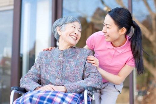 Bảng giá chăm sóc người già tại nhà – Cập nhật mới nhất 2023