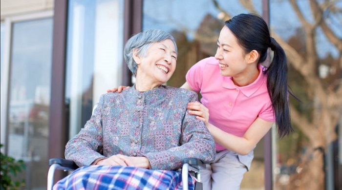 Bảng giá chăm sóc người già tại nhà – Cập nhật mới nhất 2023