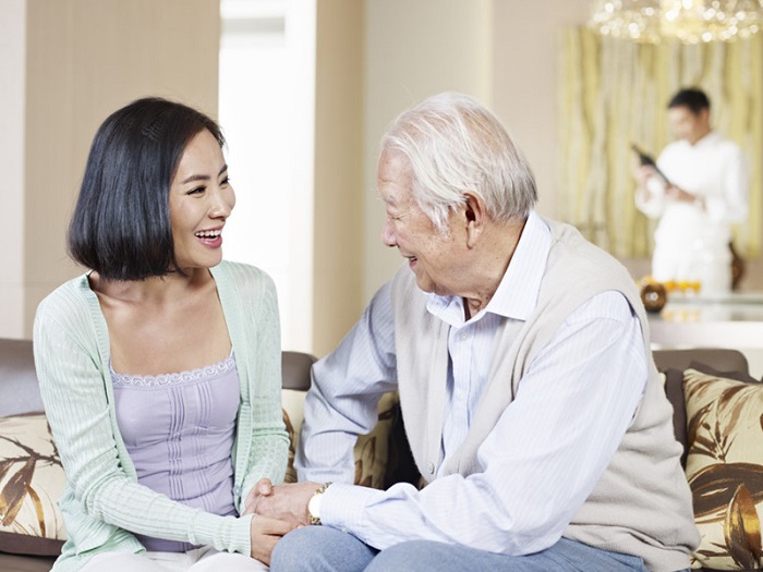 Lợi ích khách hàng nhận được khi thuê giúp việc chăm người già tại nhà